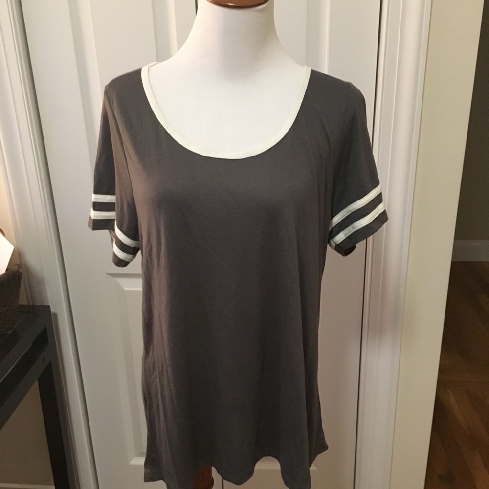 LuLaRoe classic tee Size Large